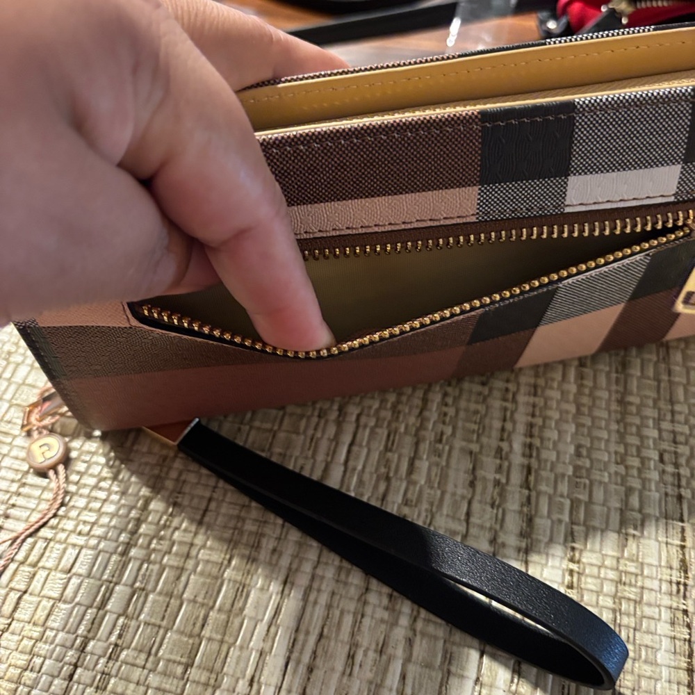 NWT PLAID FASHION DAZZLE WALLET W/WRIST BAND